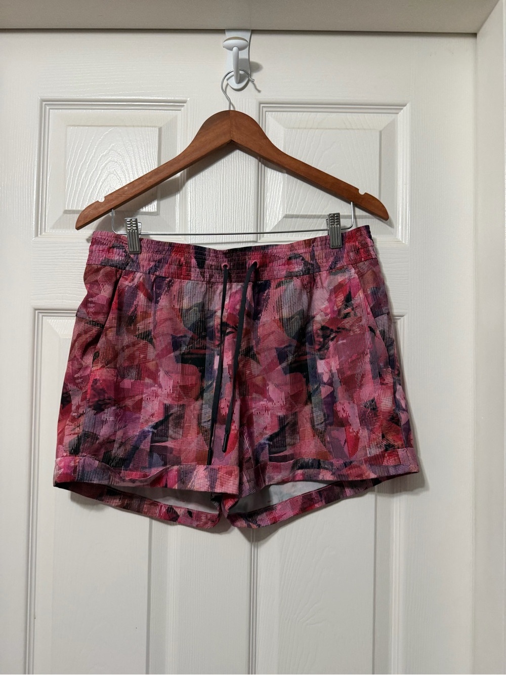 Lululemon athletica spring break away short 4 way stretch 3” size 10 euc